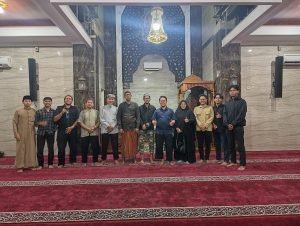 Dari Tim Kreatif Hingga Menjadi Imam: Mahasiswa FDK IIM Surakarta Warnai Ramadan di Masjid Nur Mirah